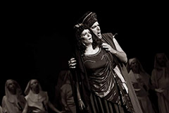 Sonja &Scaron;ari&cacute; Kosovac as Aida